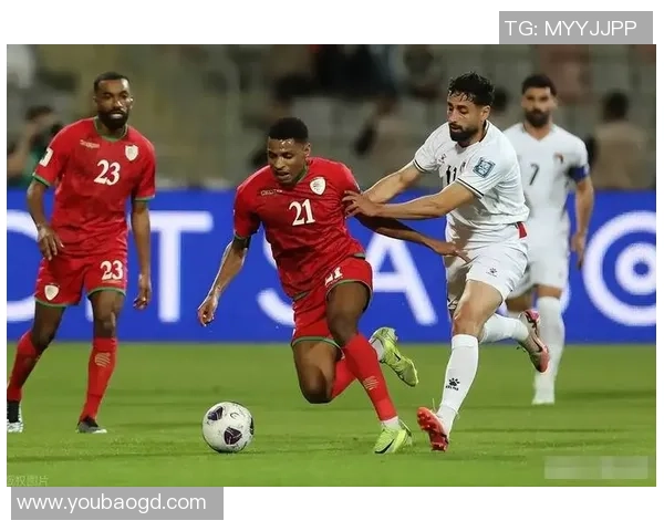 足球球星因不满判罚冲动踢裁判引发广泛争议并影响比赛结果