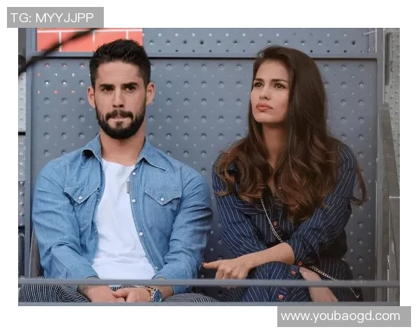 足球球星约会女友内幕揭秘 揭开明星爱情生活的真实面纱